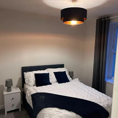 Modern 2 Bedroom Apartment - Neath Town Centre Exterior photo