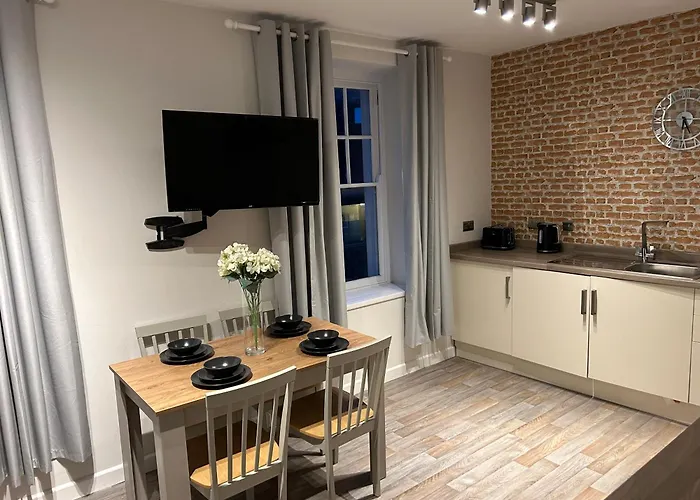 Modern 2 Bedroom Apartment - Neath Town Centre
