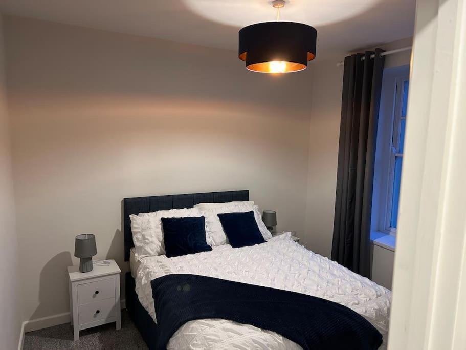 Modern 2 Bedroom - Town Centre Apartment Neath