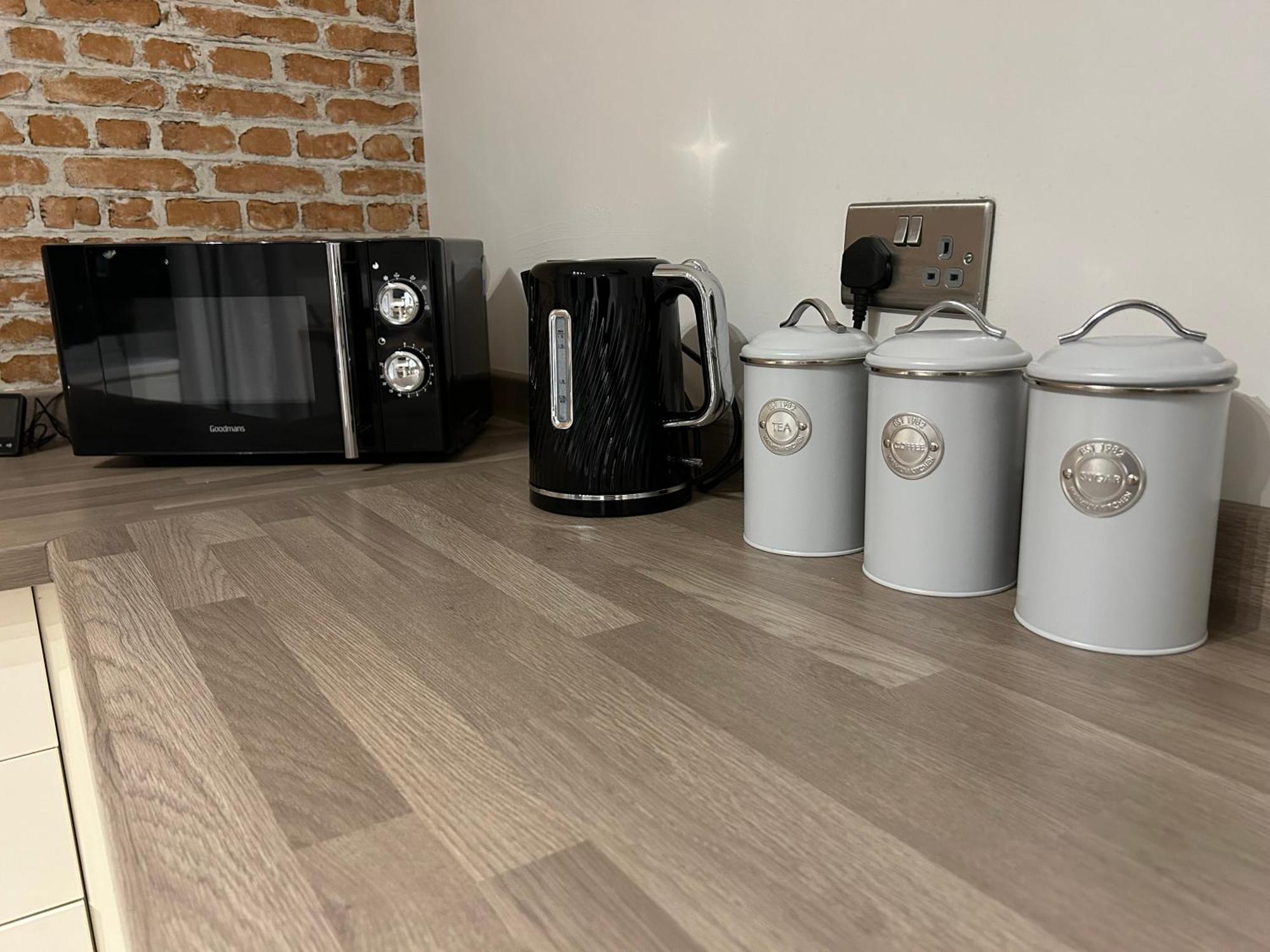 Modern 2 Bedroom - Town Centre Apartment