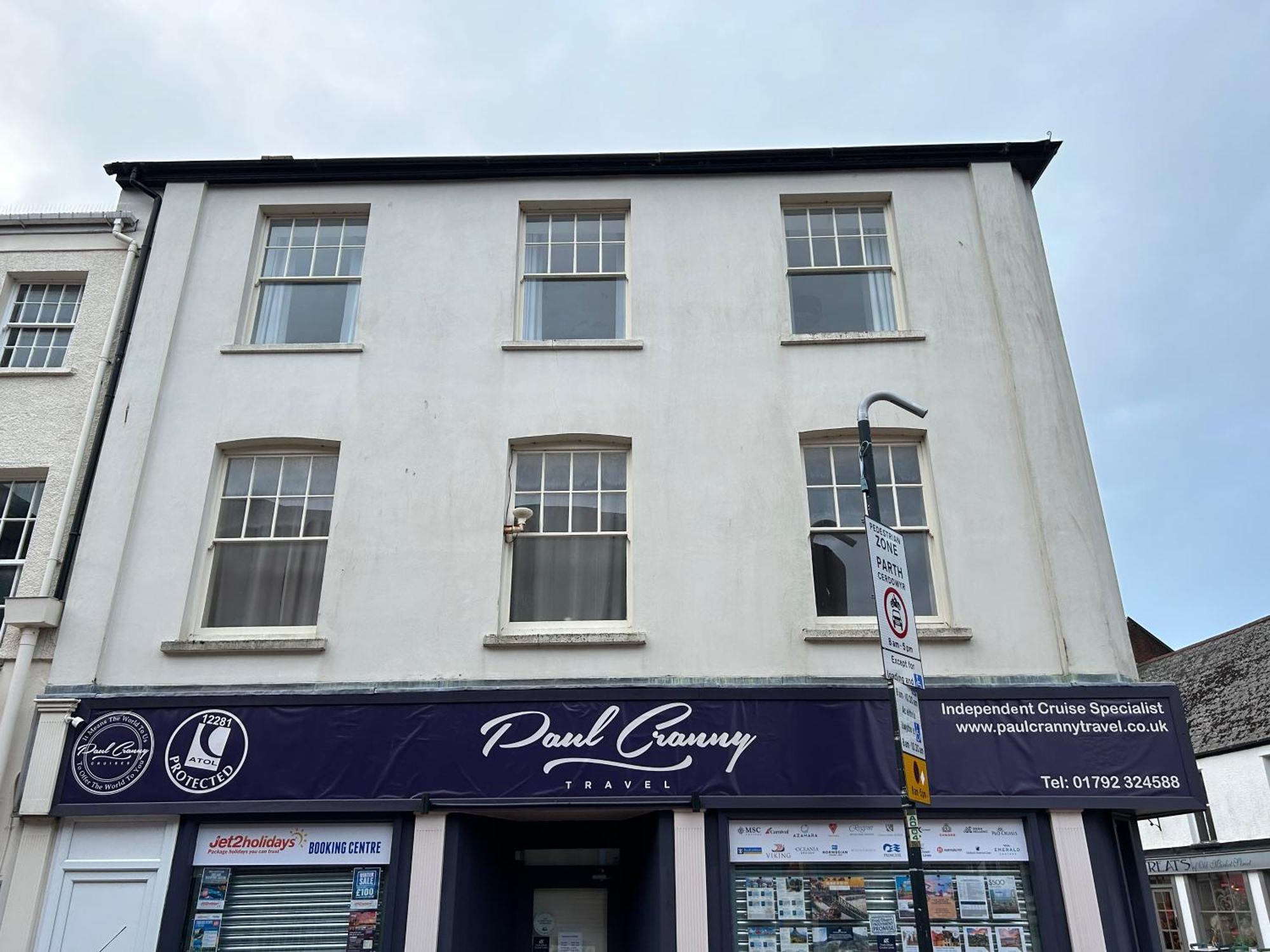 Modern 2 Bedroom - Town Centre Apartment *